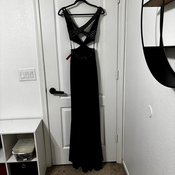 MAC DUGGAL Black Beaded Cut Out Gown Size 0 - Picture 5 of 6
